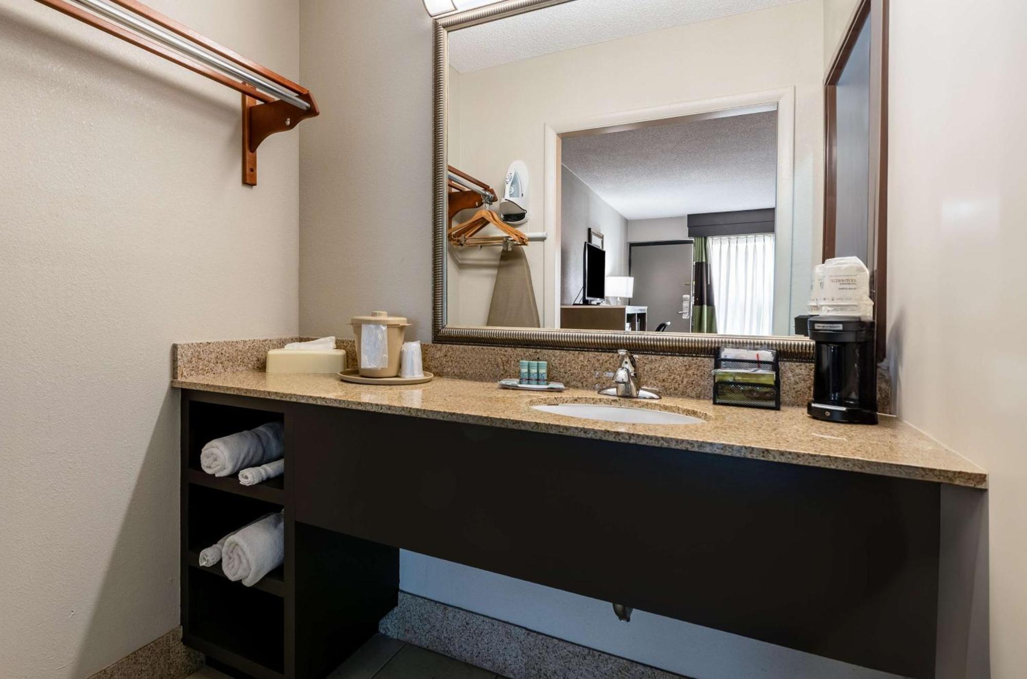 Best Western - Fayetteville Bagian luar foto