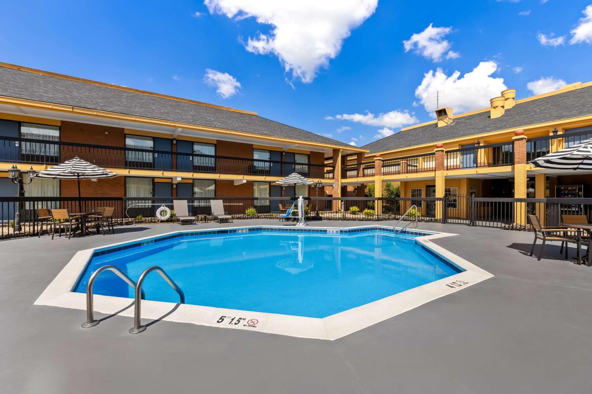 Best Western - Fayetteville Bagian luar foto