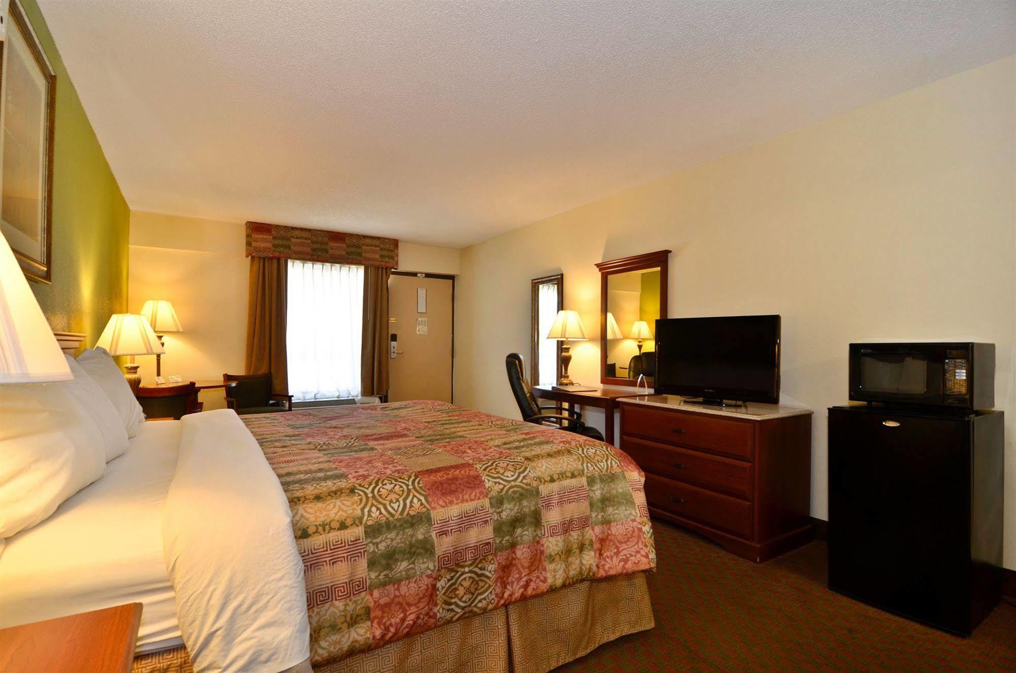 Best Western - Fayetteville Bagian luar foto